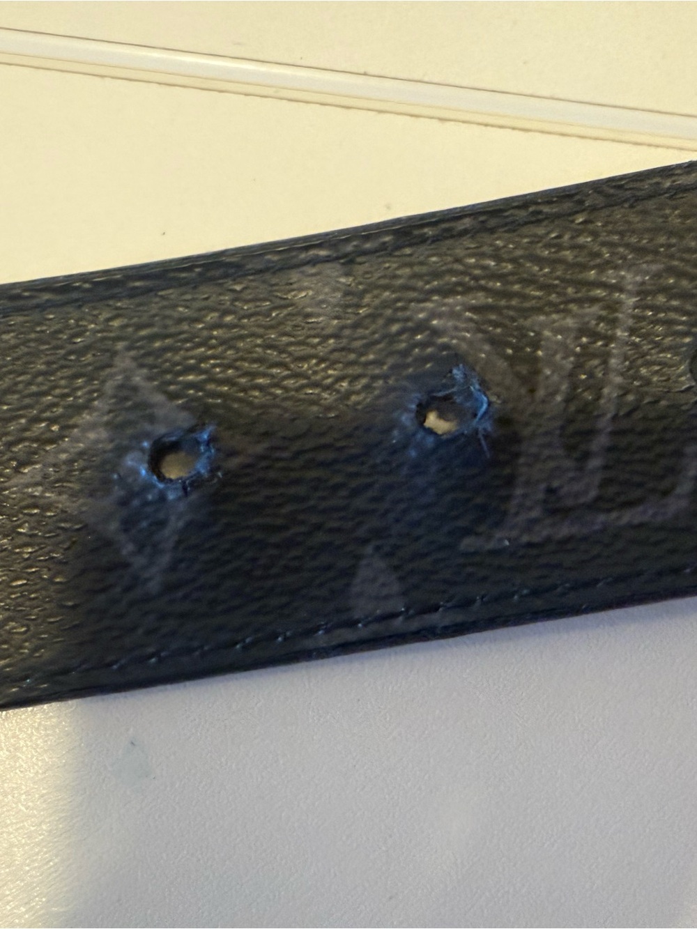 Louis Vuitton Black Leather Belt with Silver Toned LV Buckle - Picture 3 of 16